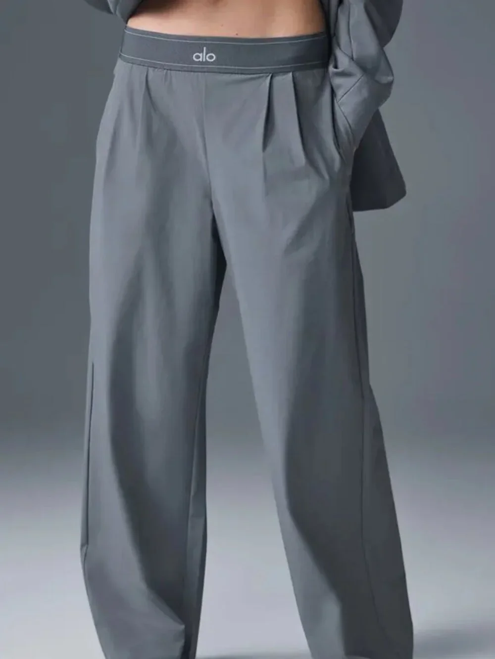 Alo Yoga NWT Steel Grey Pants Regular 30-inch😎Cool Girl Wardrobe Essentials⛄